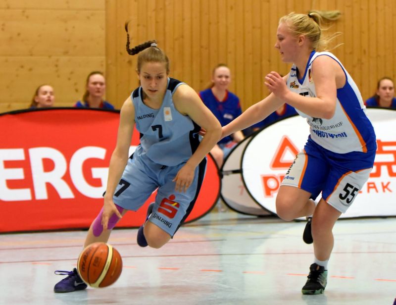 Laura Schinkel in Aktion für die SV Halle Lions. // Foto: Thomas Brüninig